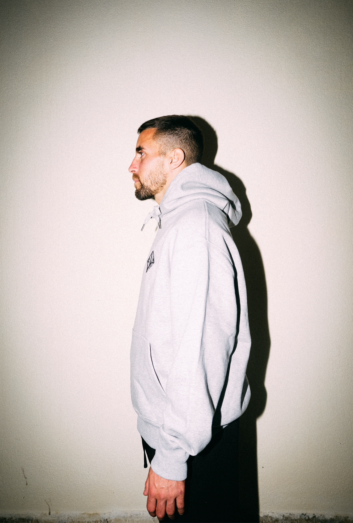 4LM4 essential smoke grey