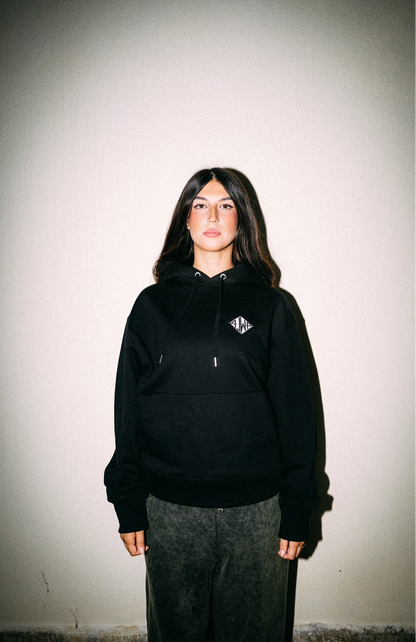 4LM4 essential deep black