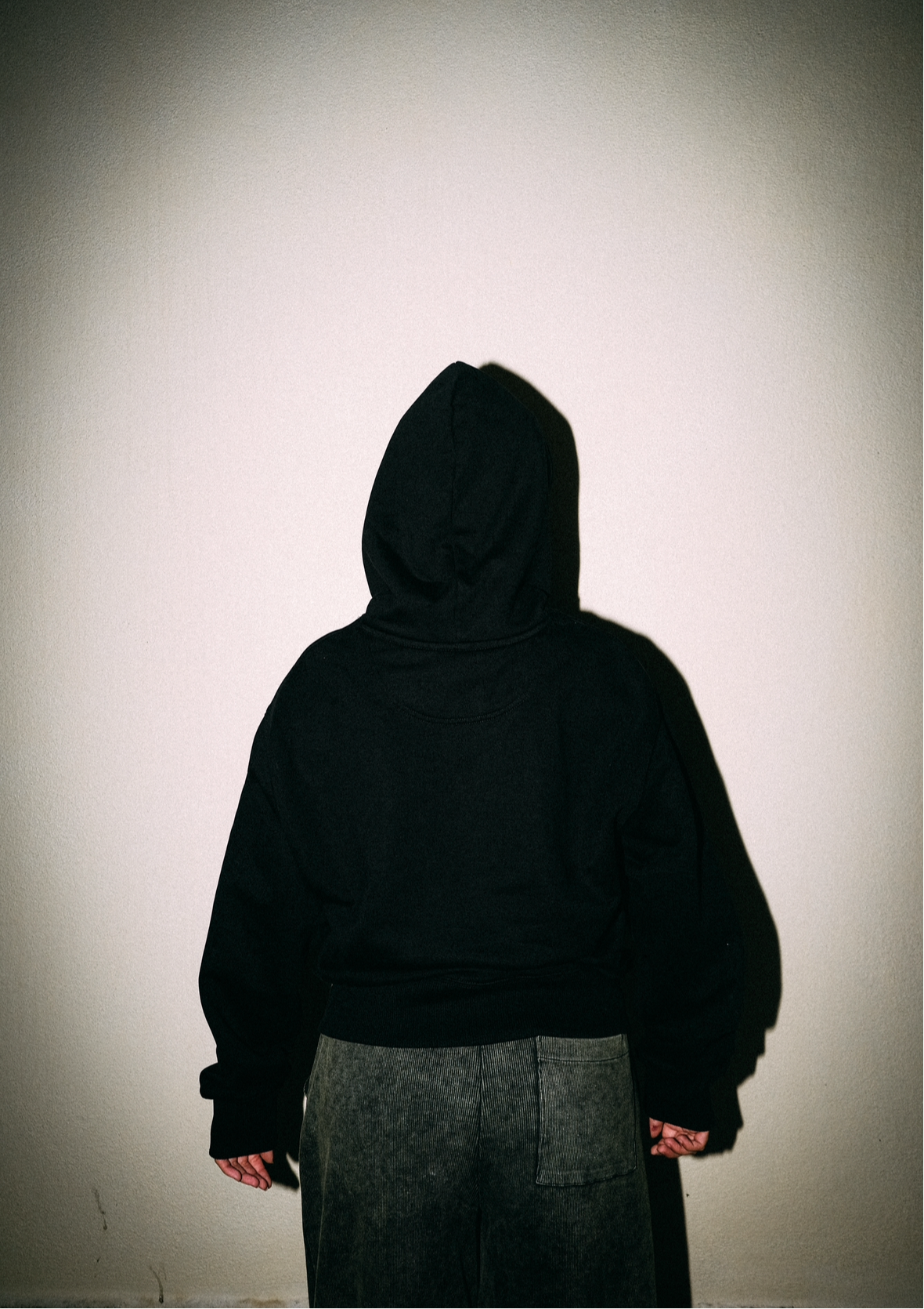 4LM4 essential deep black