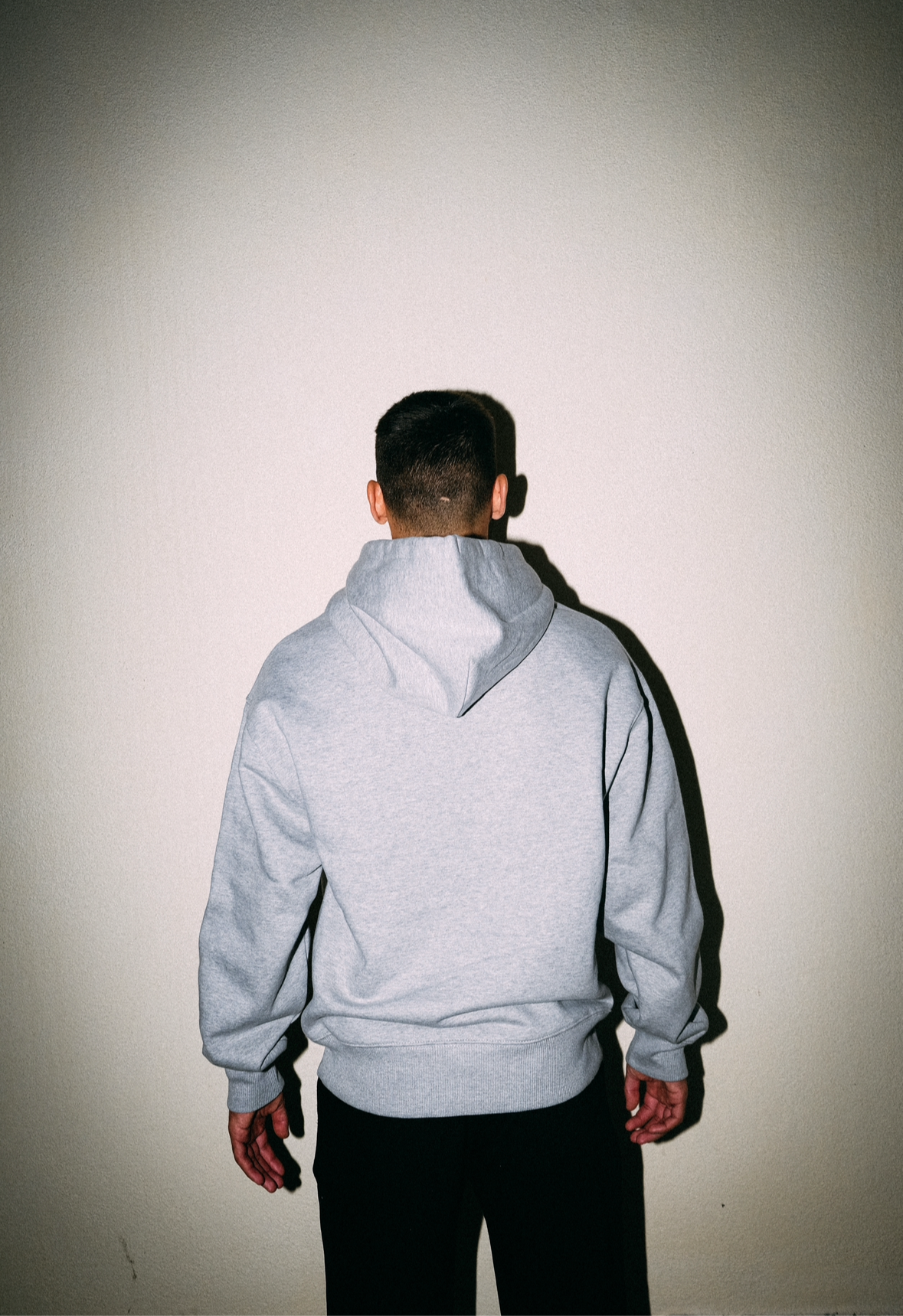 4LM4 essential smoke grey