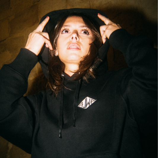 4LM4 essential deep black